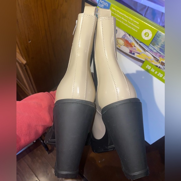 ✨SALEEEE✨ Alexander McQueen Leather Chelsea Block-Heel Booties - Picture 12 of 15